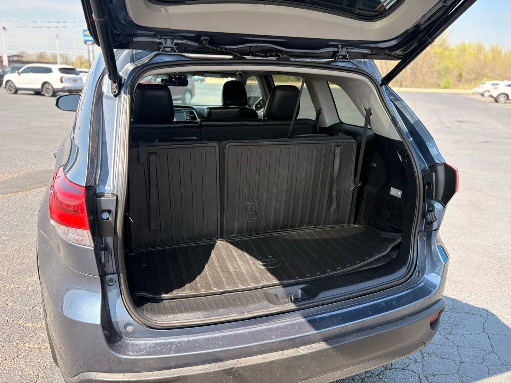 Used 2019 Toyota Highlander XLE image 10
