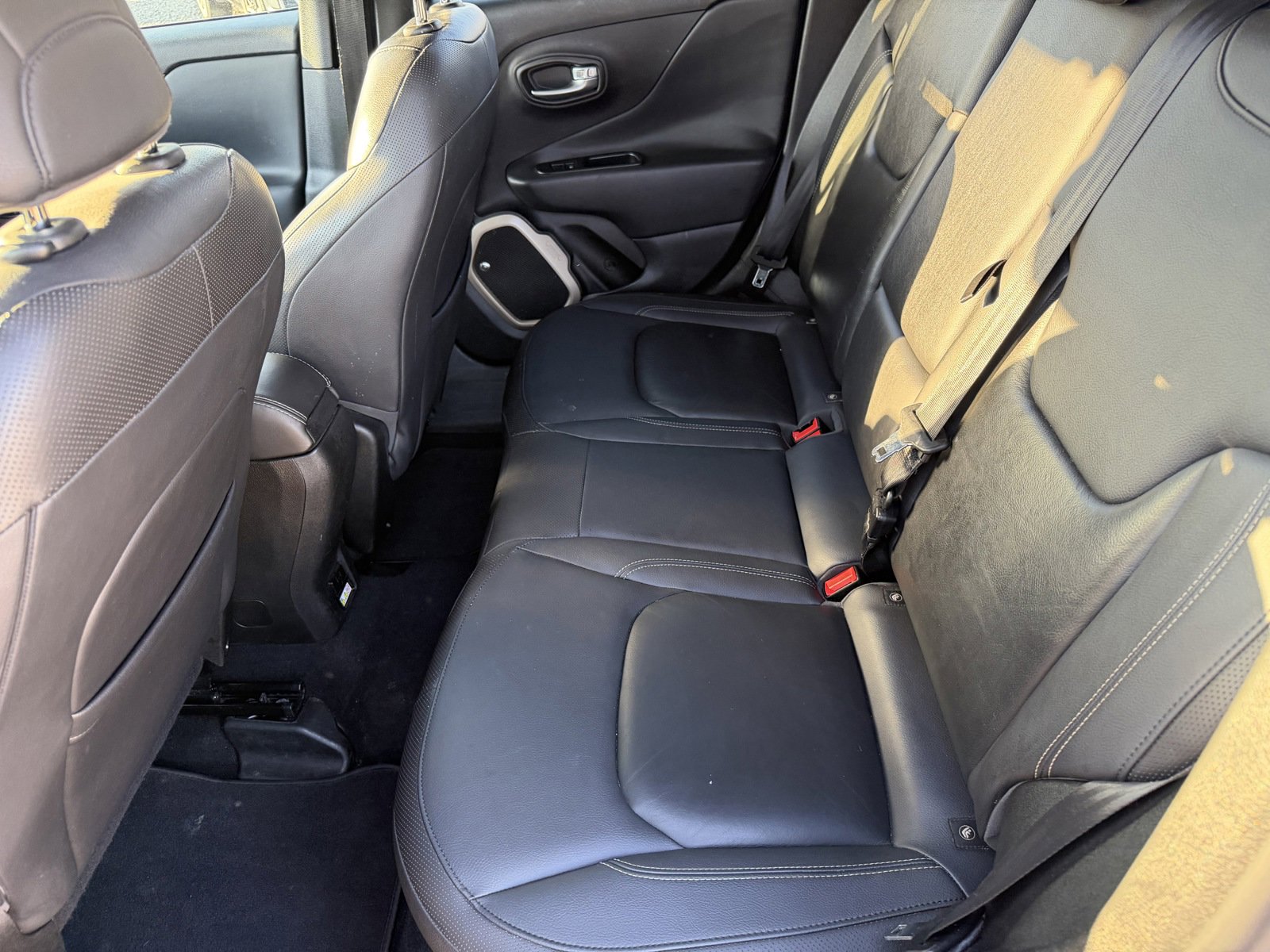 Used 2016 Jeep Renegade Limited image 20