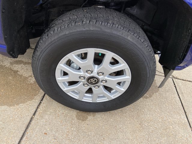 Used 2025 Toyota Tacoma SR5 AWD/4WD image 32