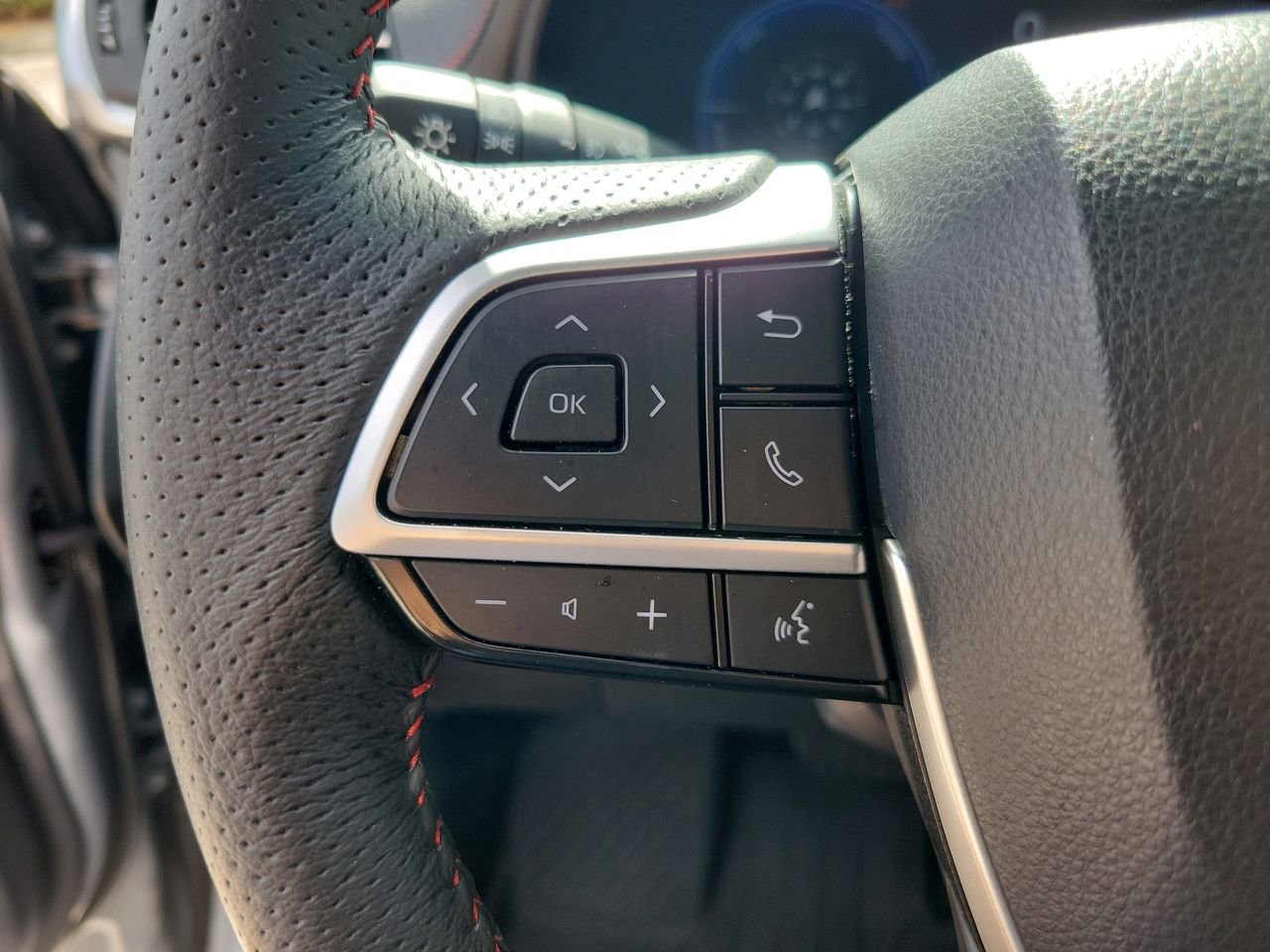 Used 2025 Toyota Sienna XSE w/ XSE Plus Package image 21