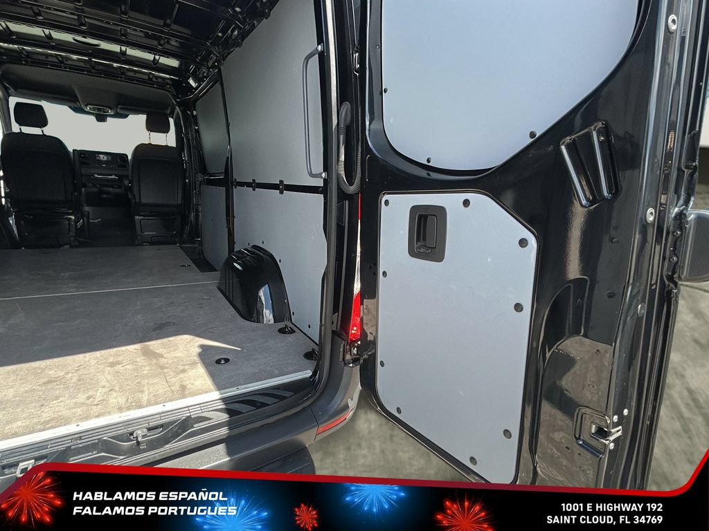 Used 2024 Mercedes-Benz Sprinter 2500 image 32