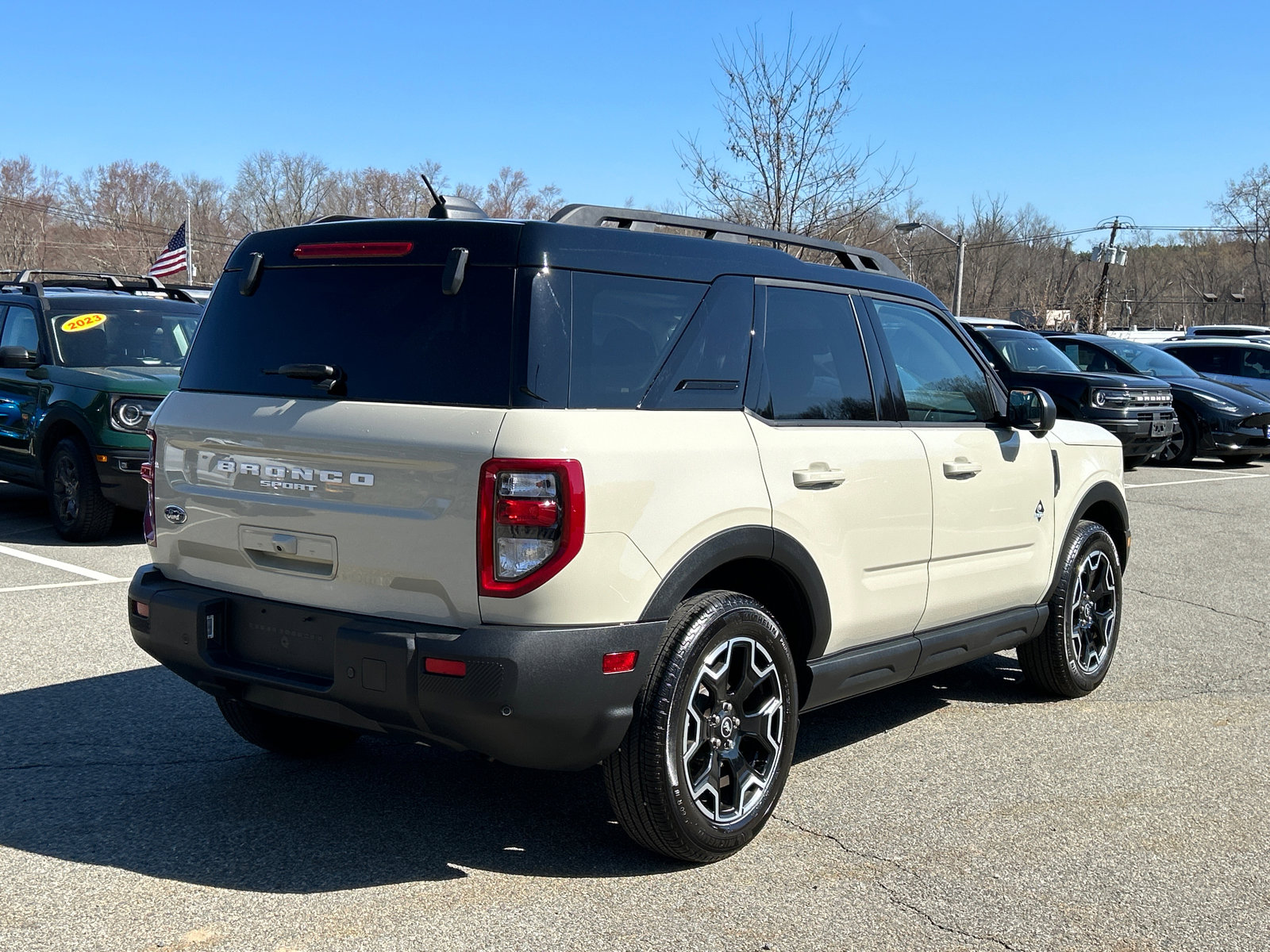 Used 2025 Ford Bronco Sport Outer Banks w/ Outer Banks Tech Package+ image 2