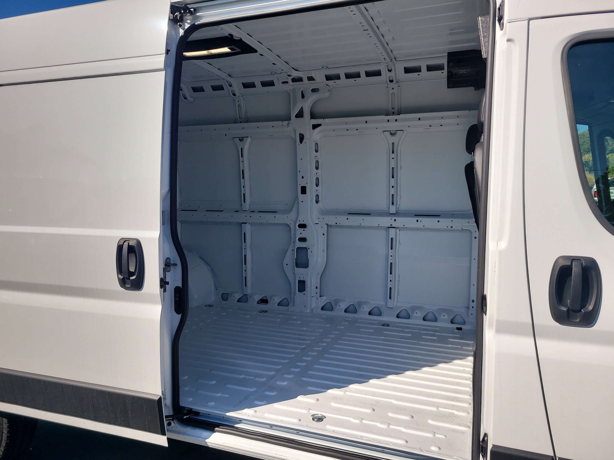 New 2026 RAM ProMaster 1500 w/ Convenience Group FWD image 6
