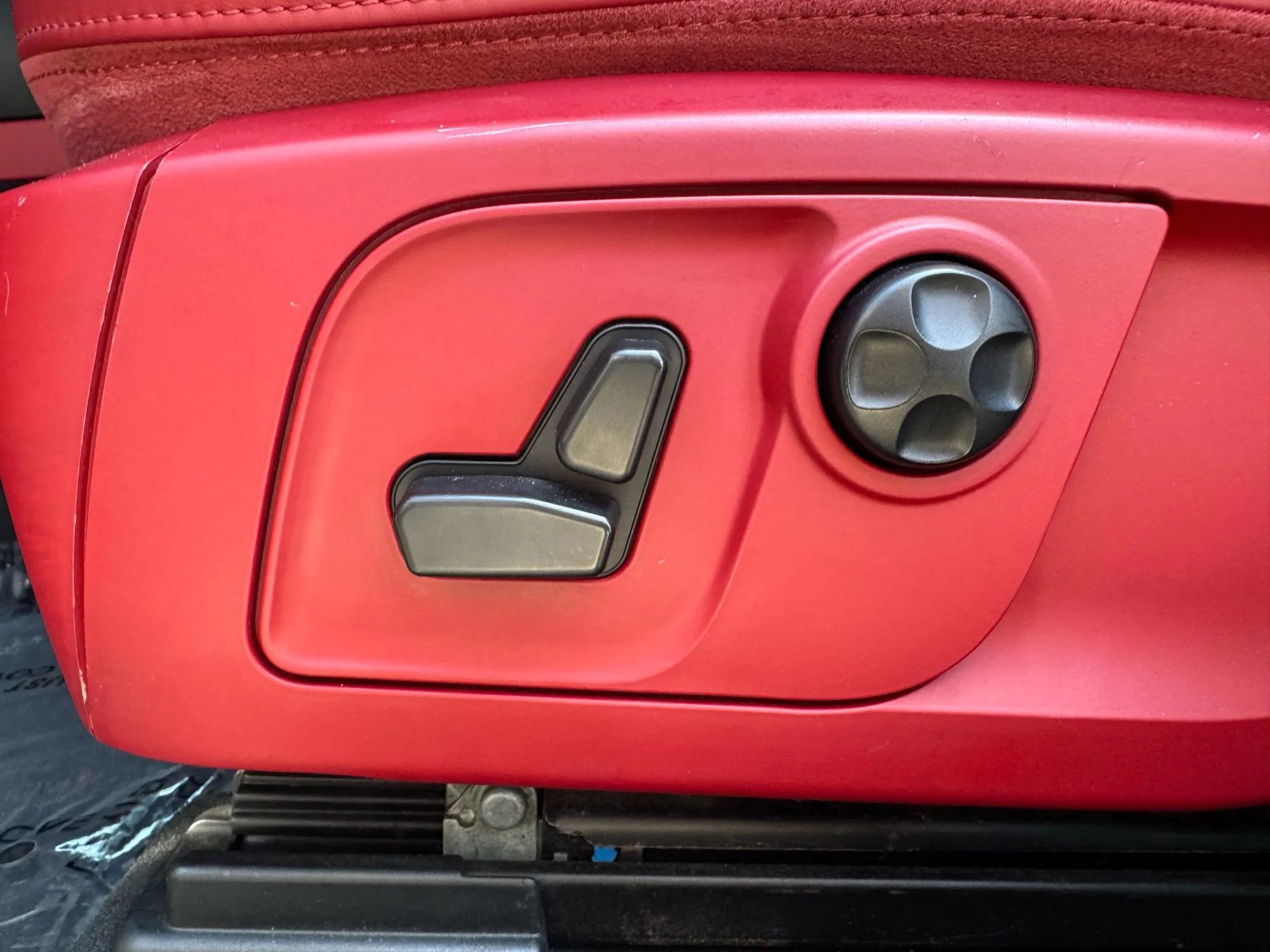 Used 2017 Maserati Levante w/ Luxury Package image 29