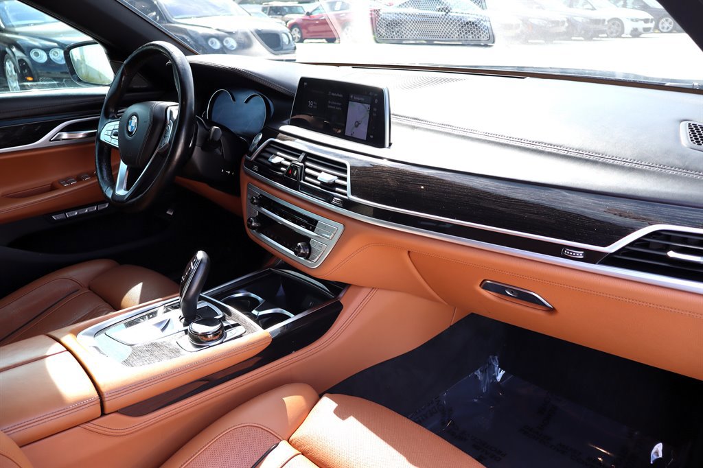 Used 2018 BMW 750i xDrive AWD/4WD image 17