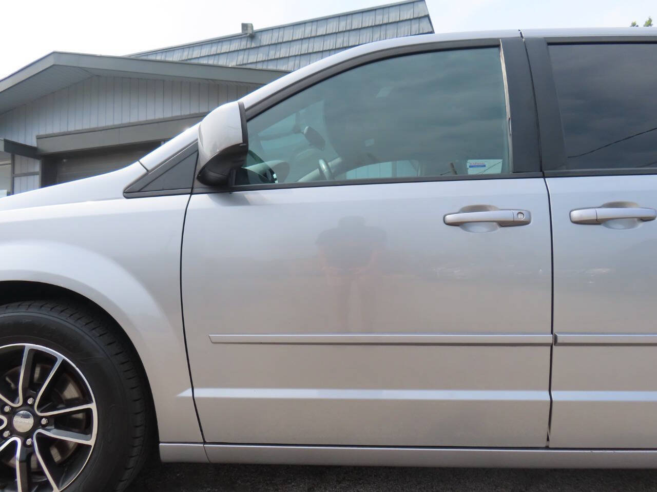 Used 2016 Dodge Grand Caravan R/T FWD image 30