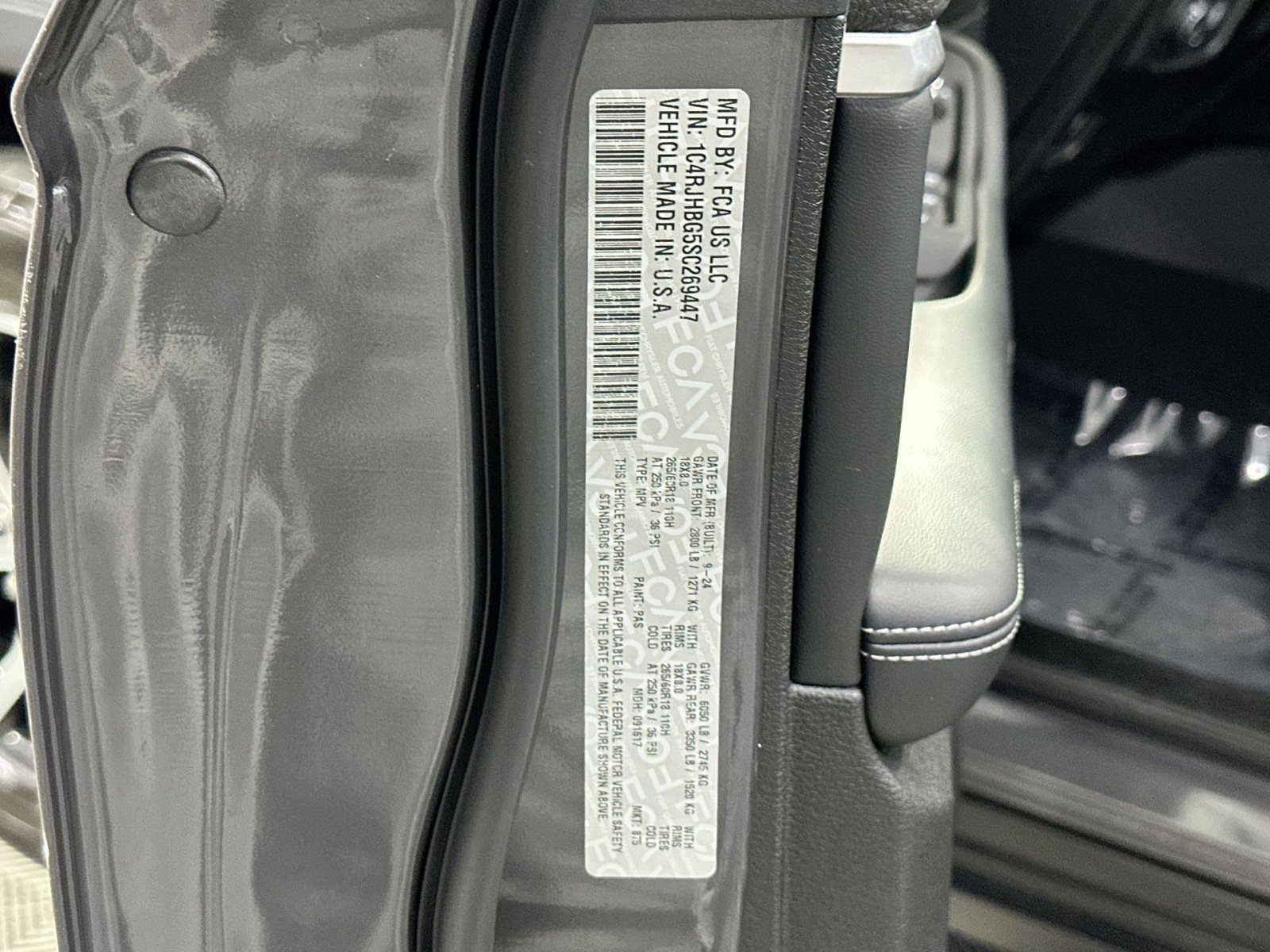 Used 2025 Jeep Grand Cherokee Limited w/ Luxury Tech Group II image 35