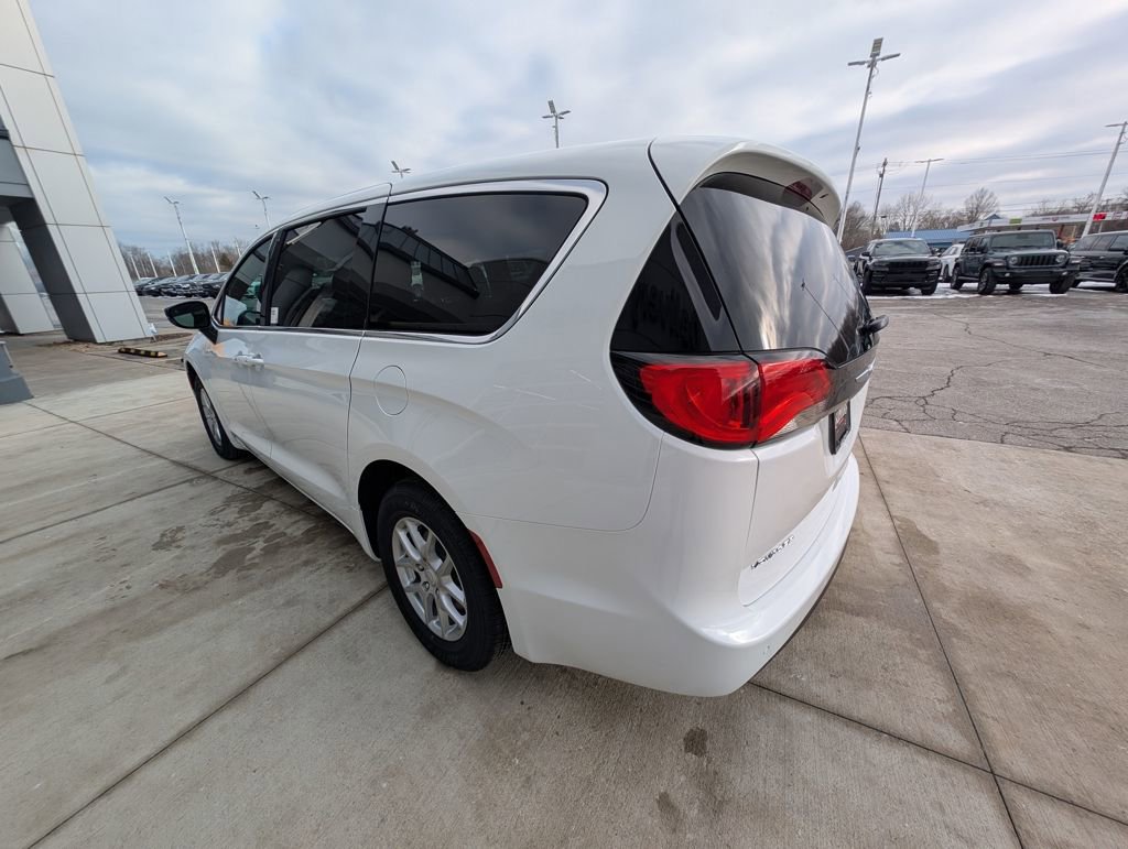 New 2026 Chrysler Voyager LX image 7