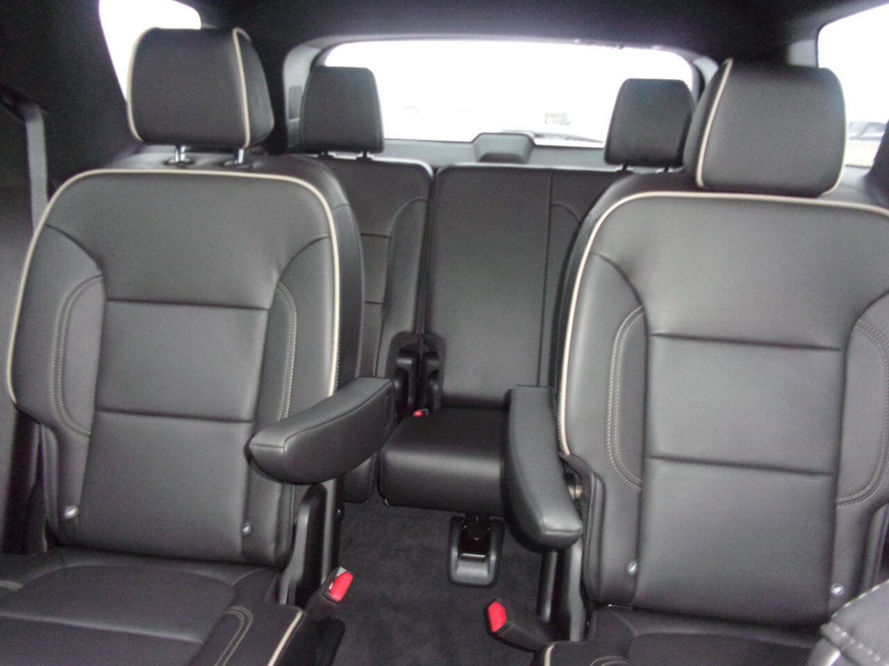 Used 2023 Chevrolet Traverse Premier image 14