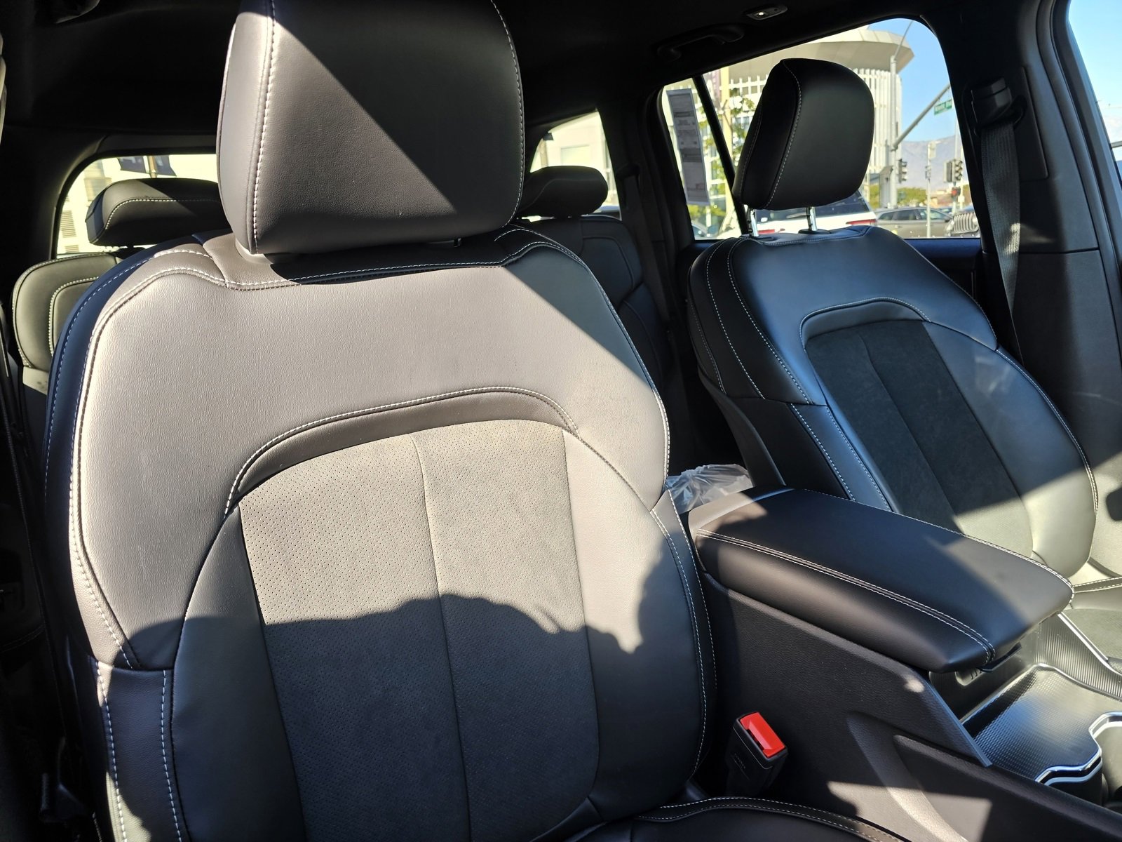 New 2025 Jeep Grand Cherokee Altitude X image 29