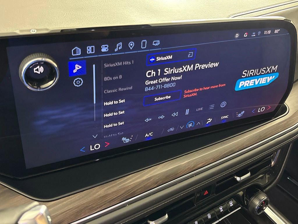 Used 2025 Chevrolet Suburban Z71 AWD/4WD image 33