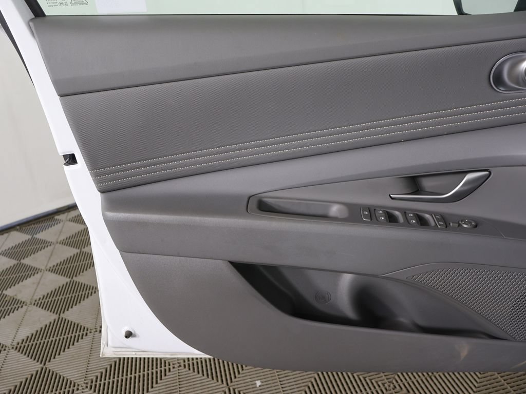 Certified 2025 Hyundai Elantra Sport FWD image 17