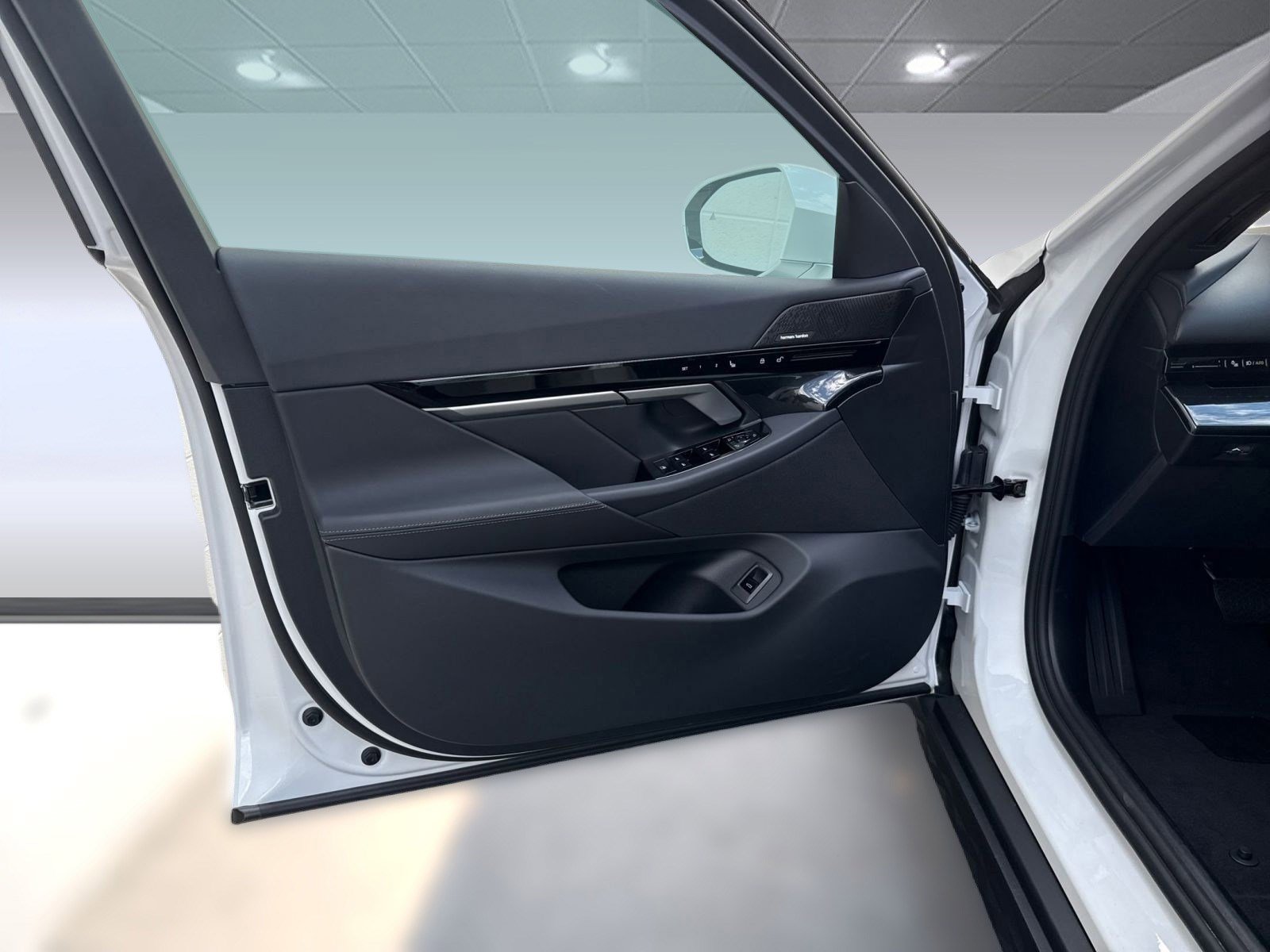 Used 2026 BMW 530i w/ Premium Package image 23