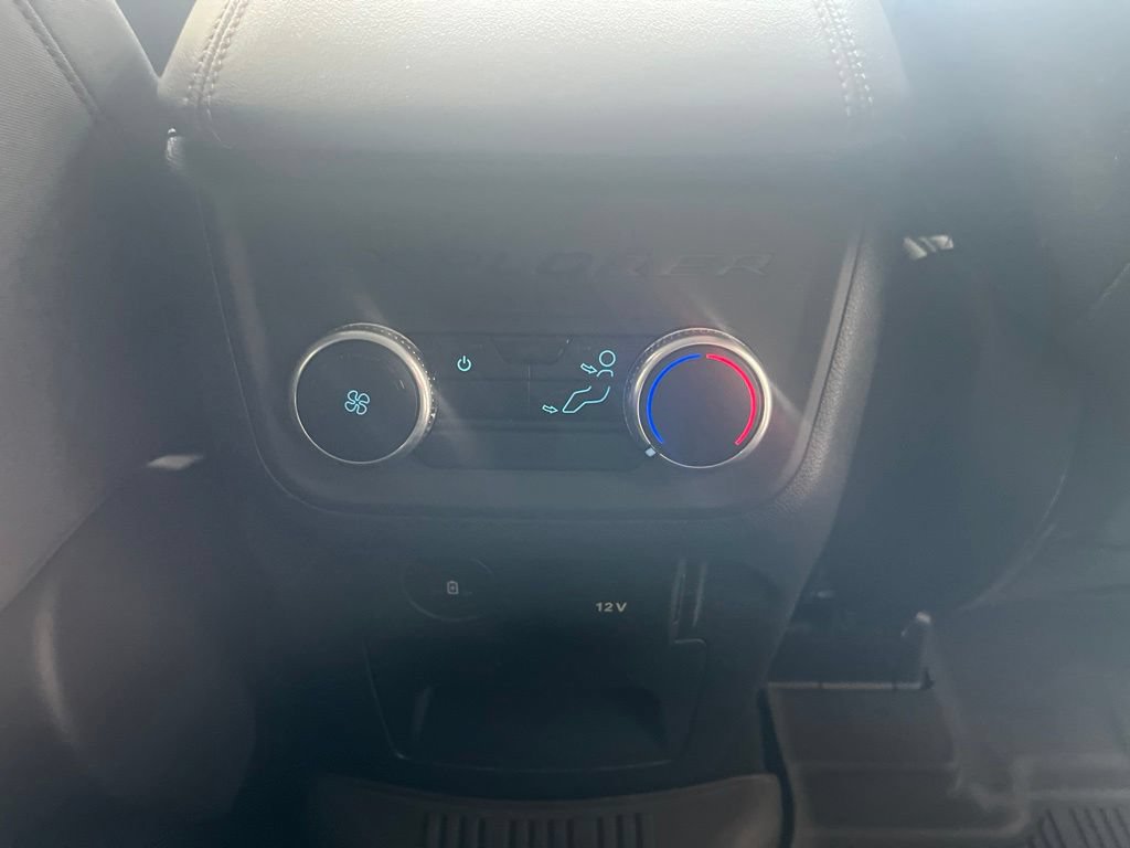 Used 2025 Ford Explorer Active AWD/4WD image 37