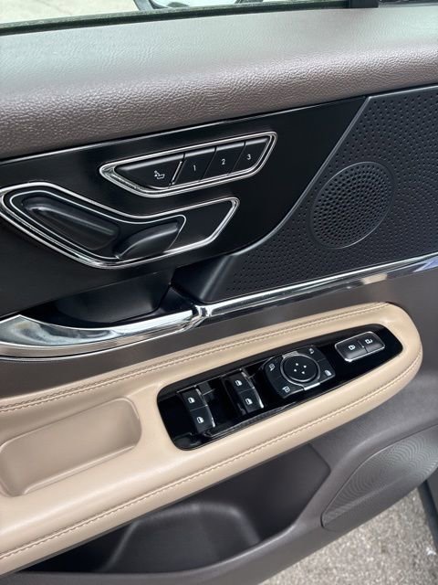 Used 2023 Lincoln Corsair Reserve w/ Equipment Group 201A image 10