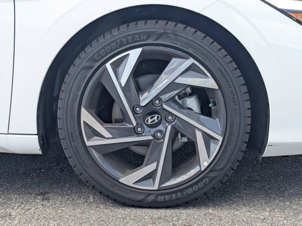 Used 2025 Hyundai Elantra SEL FWD image 13
