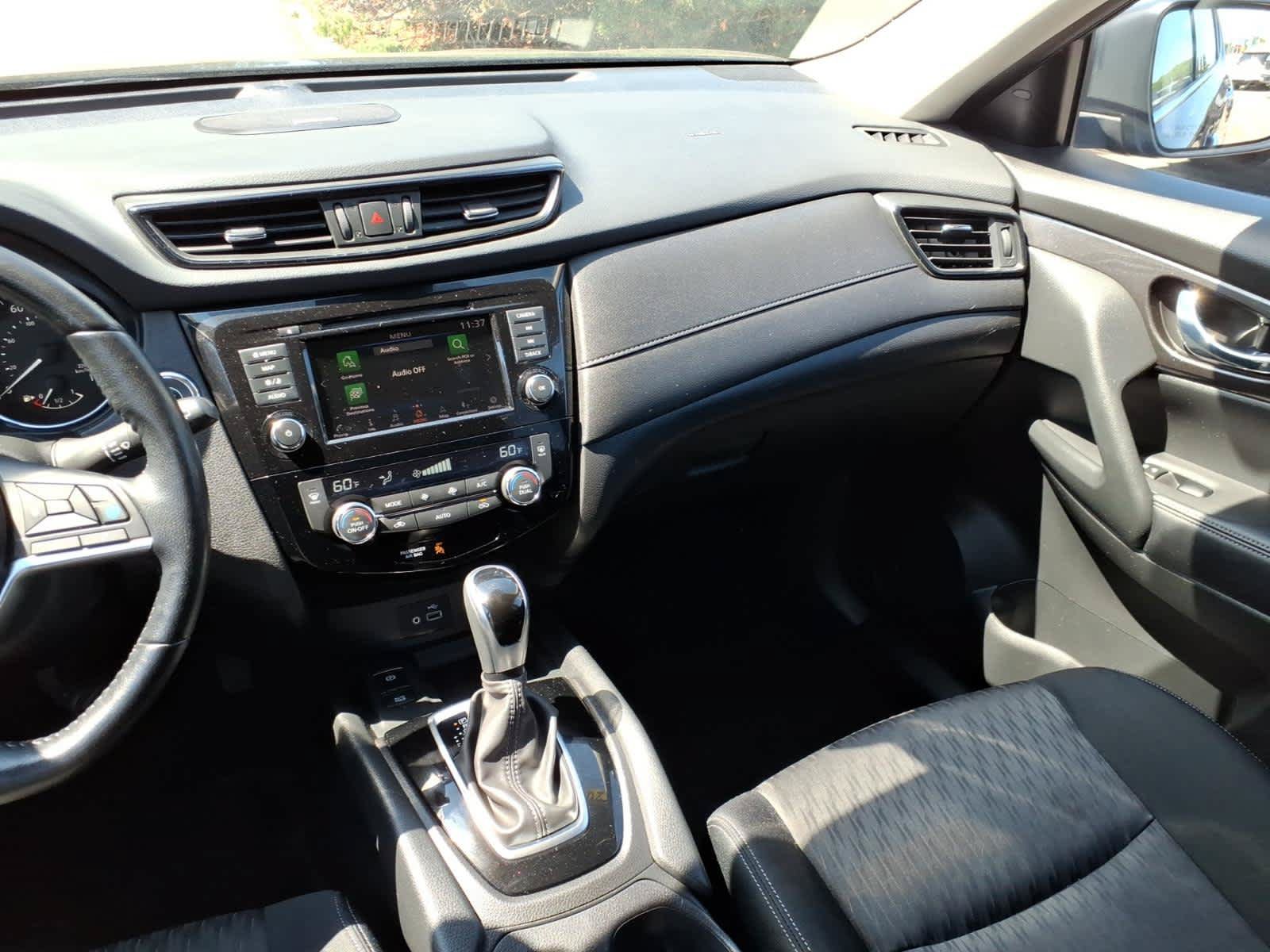 Certified 2020 Nissan Rogue SV w/ Sun & Sound Touring Package AWD/4WD image 15