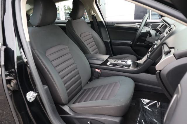 Used 2017 Ford Fusion SE FWD image 21