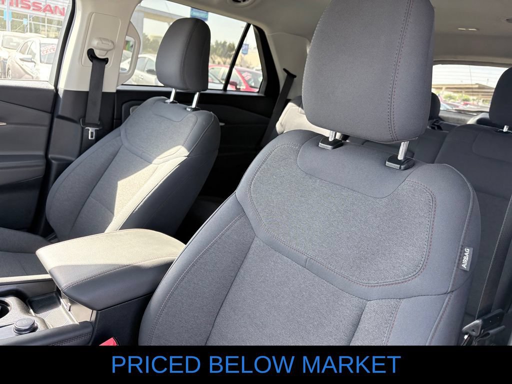 Used 2025 Ford Explorer Active RWD image 12