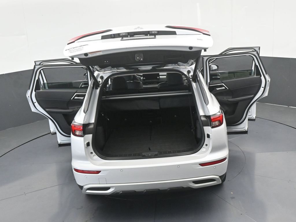 Used 2022 Mitsubishi Outlander SE image 73