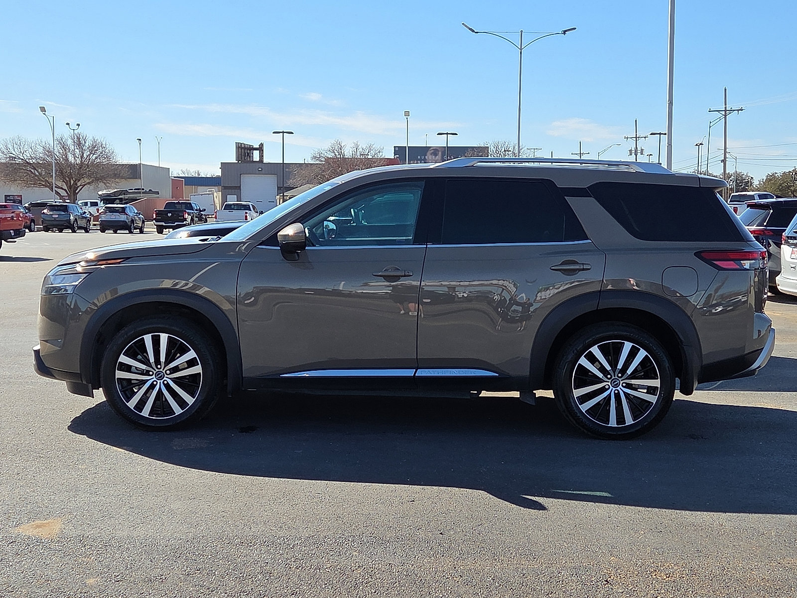 Used 2024 Nissan Pathfinder Platinum w/ Cargo Package image 2