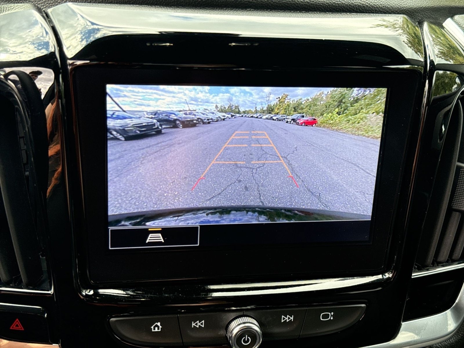 Used 2023 Chevrolet Traverse LT FWD image 20
