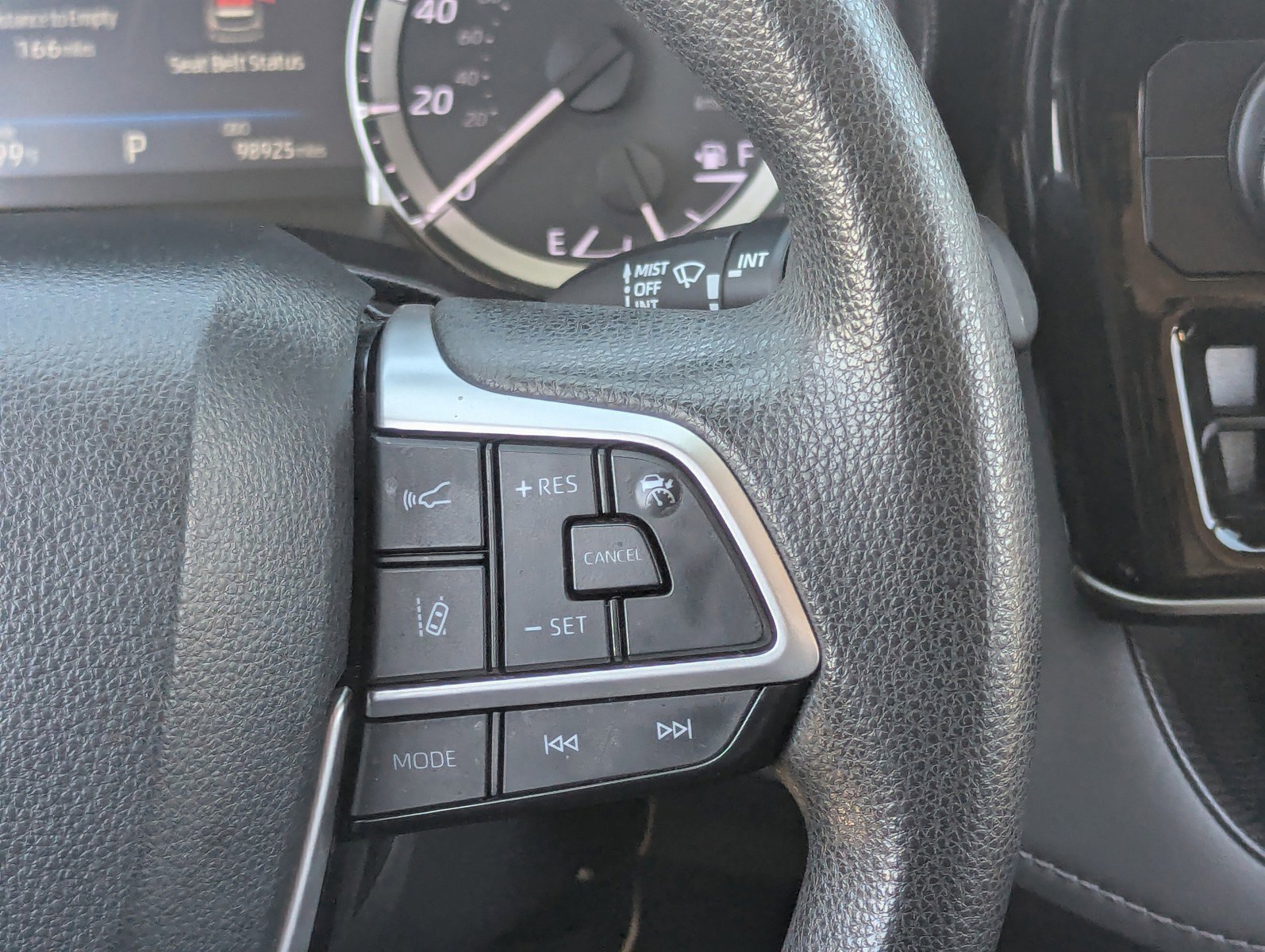 Used 2023 Toyota Highlander L image 24