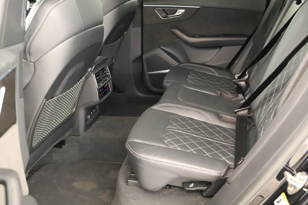 Certified 2021 Audi SQ8 Premium Plus w/ SQ8 Black Optic Package image 28