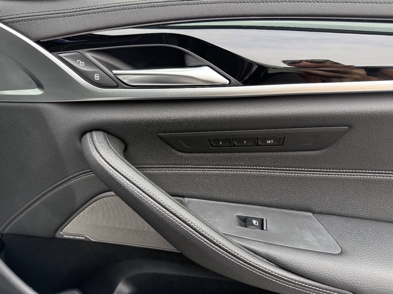 Used 2019 BMW M550i xDrive w/ Dynamic Handling Package AWD/4WD image 12