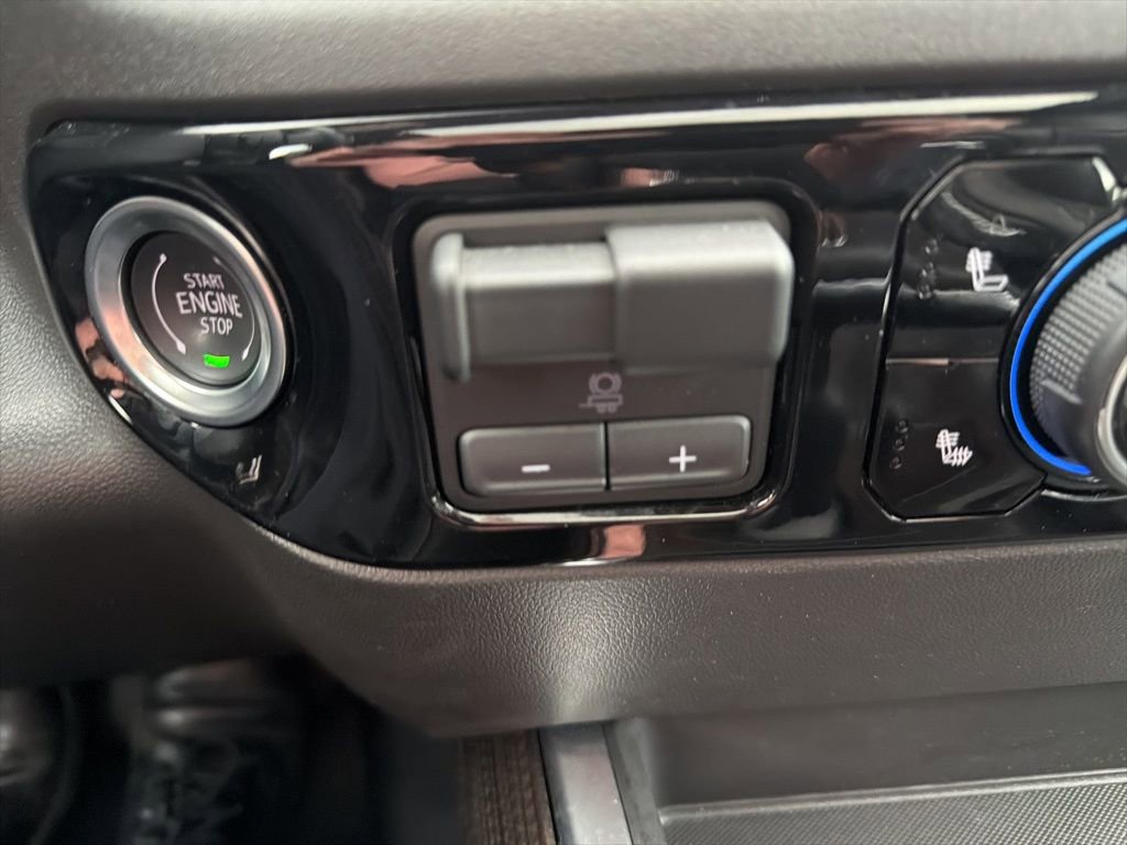 Used 2025 Chevrolet Silverado 1500 LT Trail Boss w/ Convenience Package II AWD/4WD image 27