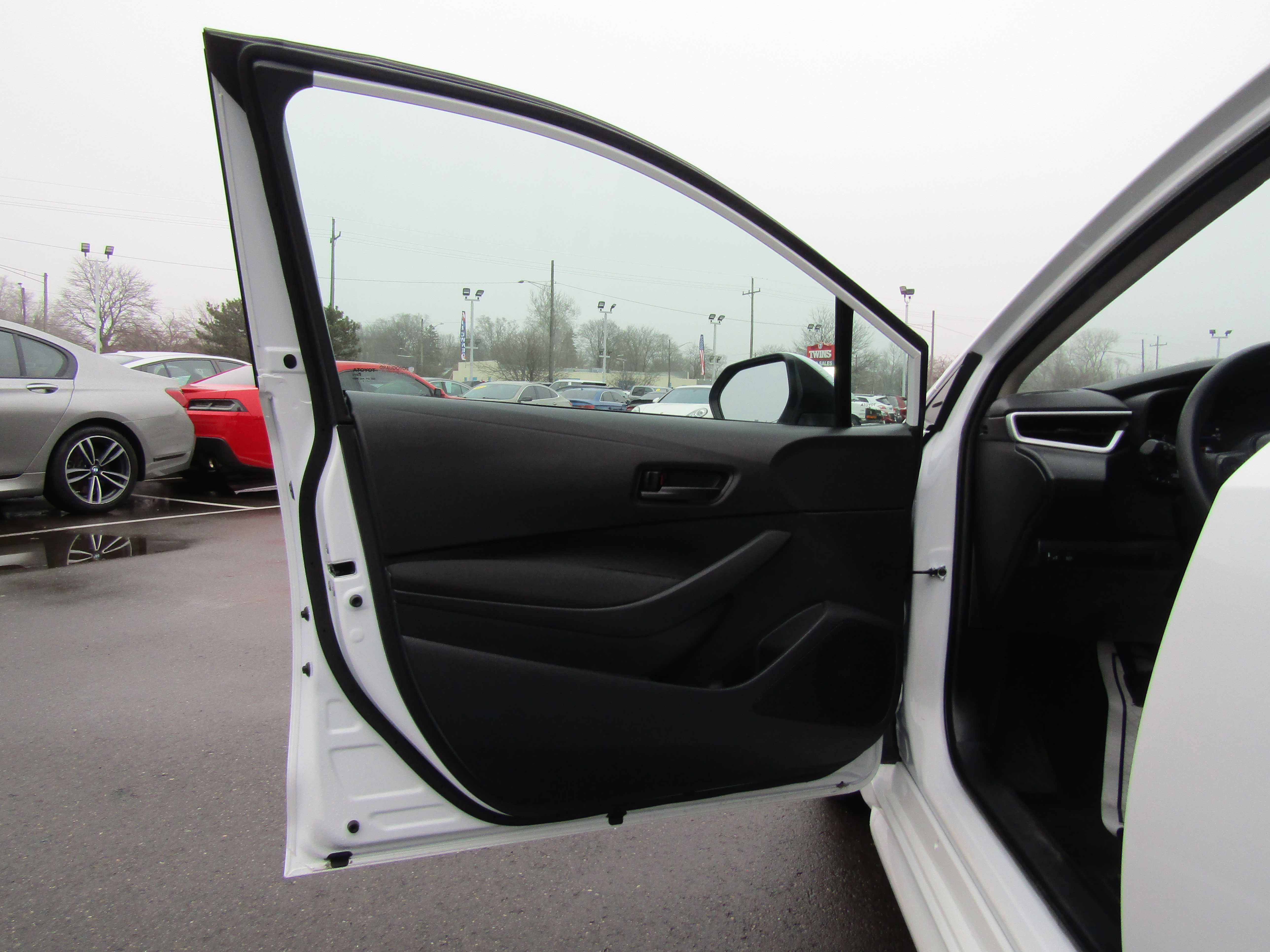 Used 2025 Toyota Corolla LE image 11
