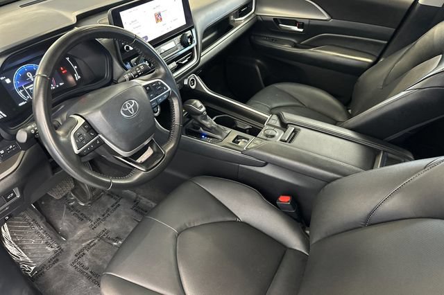 Certified 2025 Toyota Grand Highlander FWD image 12