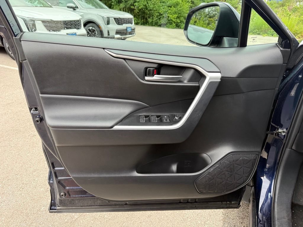 Used 2025 Toyota RAV4 XLE FWD image 7