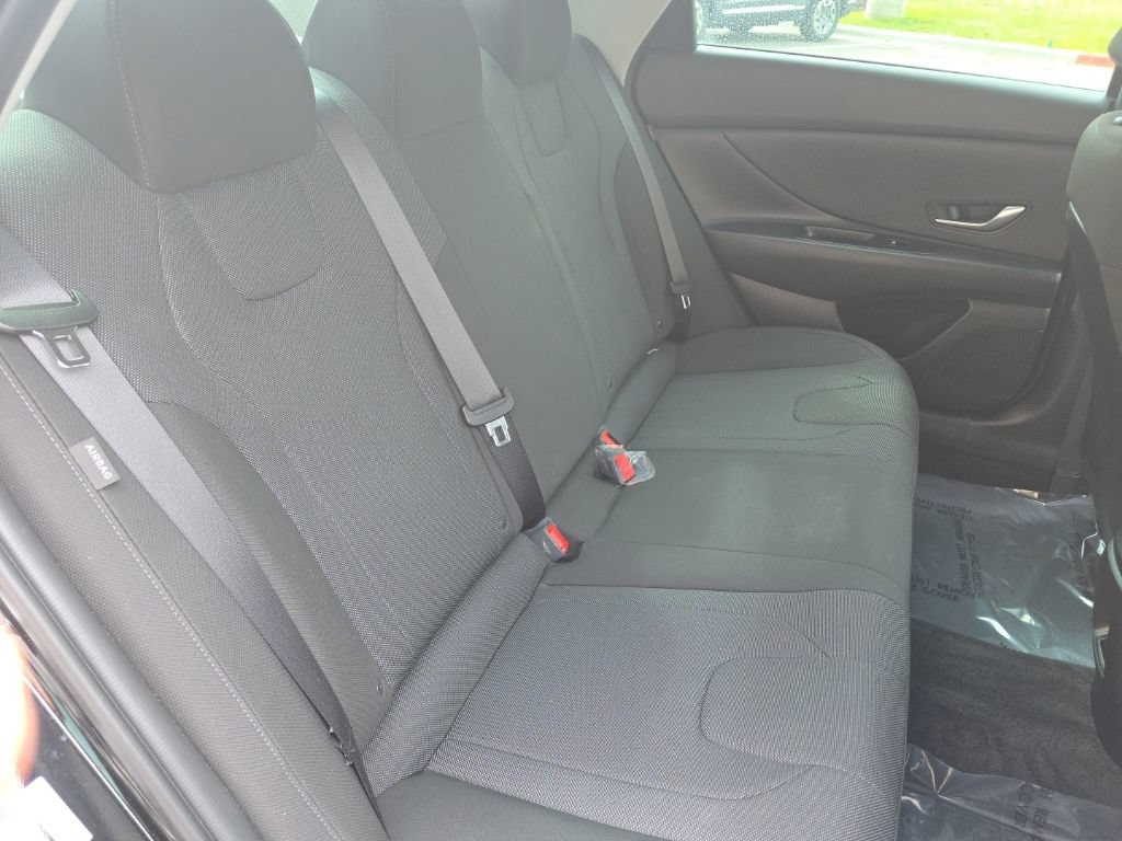 Used 2024 Hyundai Elantra SE FWD image 20