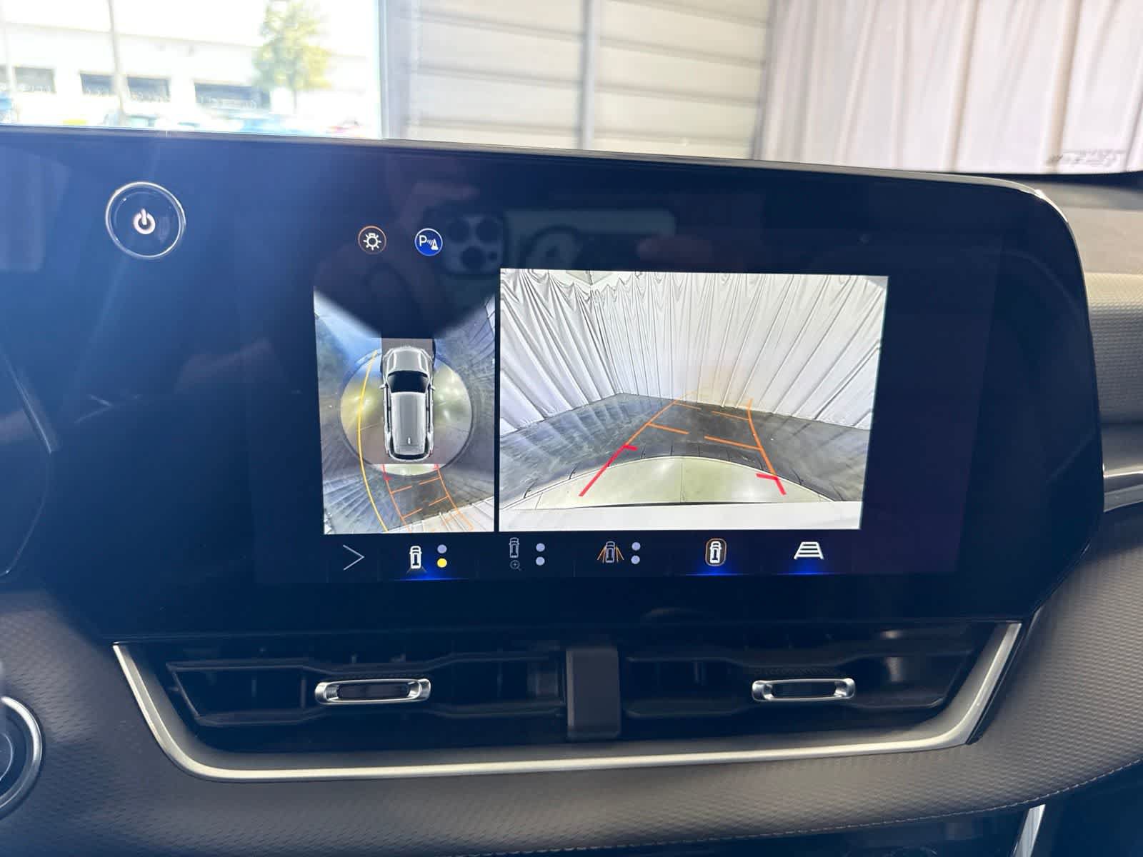 Used 2025 Chevrolet Equinox LT w/ Convenience Package II FWD image 29