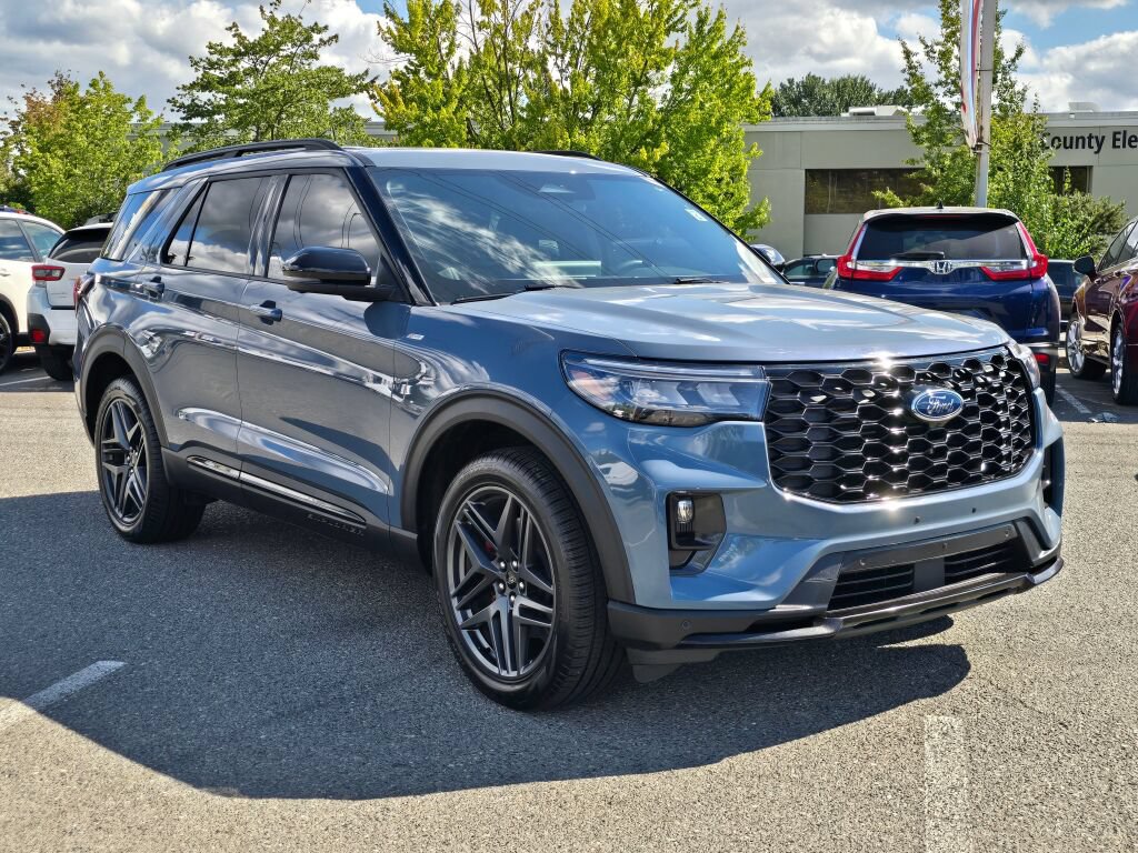 Certified 2025 Ford Explorer ST-Line w/ Premium Package AWD/4WD image 8