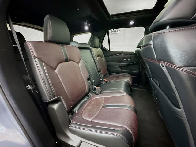 Used 2025 Honda Pilot Black Edition image 30