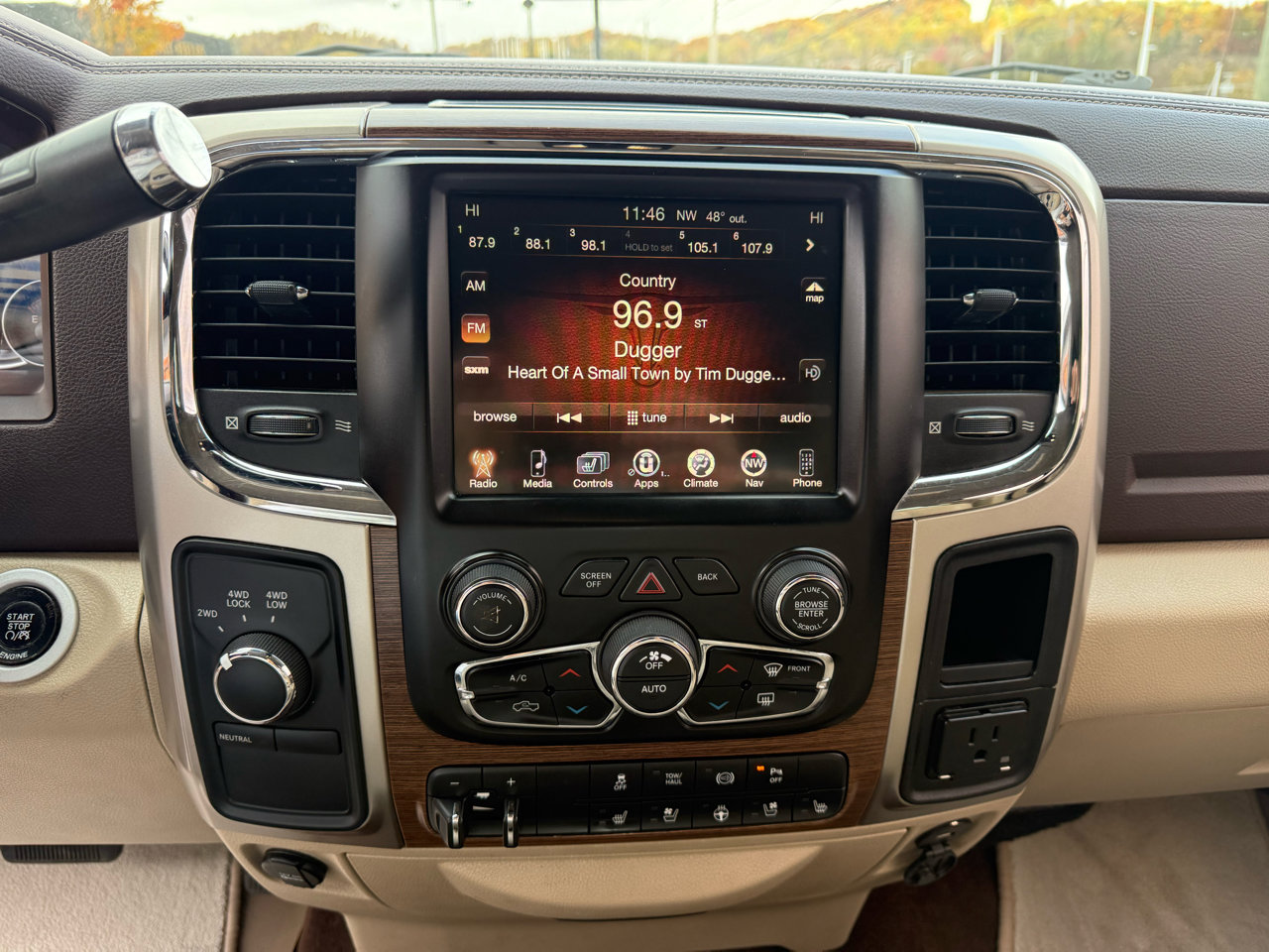 Used 2015 RAM 3500 Laramie w/ Convenience Group image 9