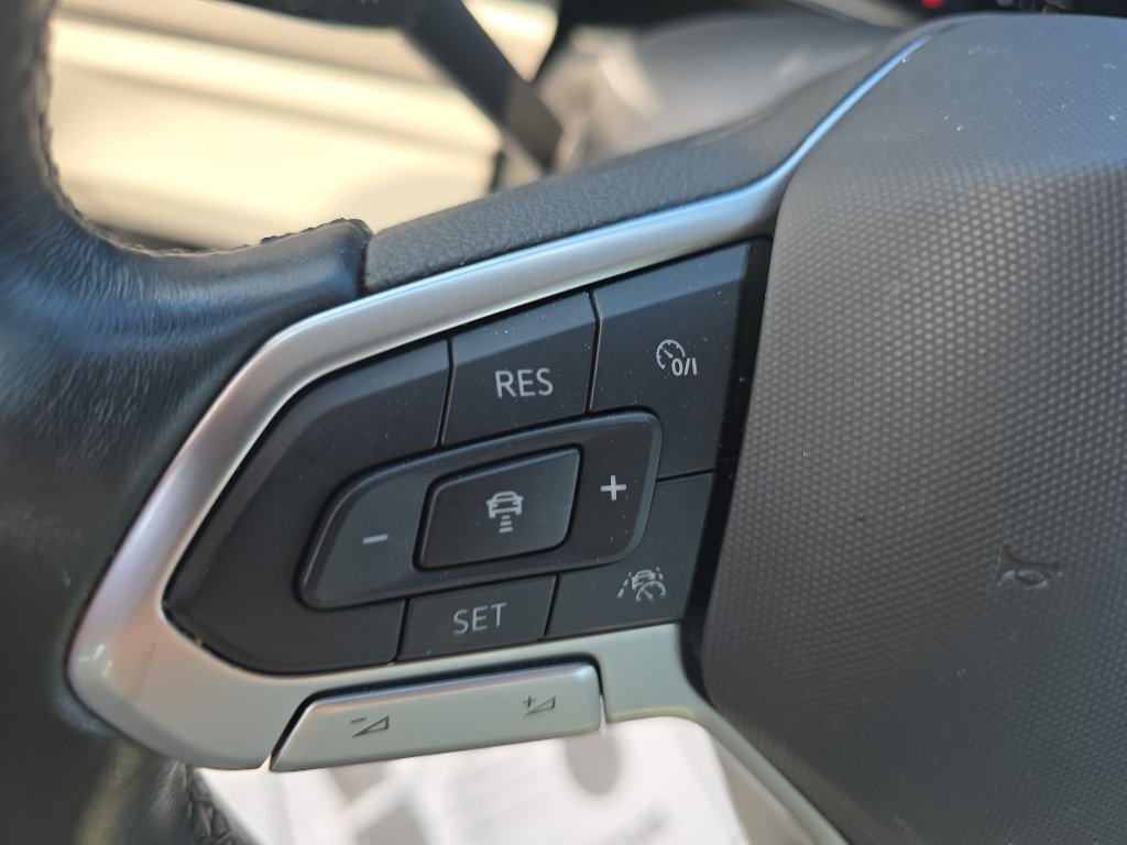 Used 2023 Volkswagen Jetta SE w/ Panoramic Sunroof Package image 22