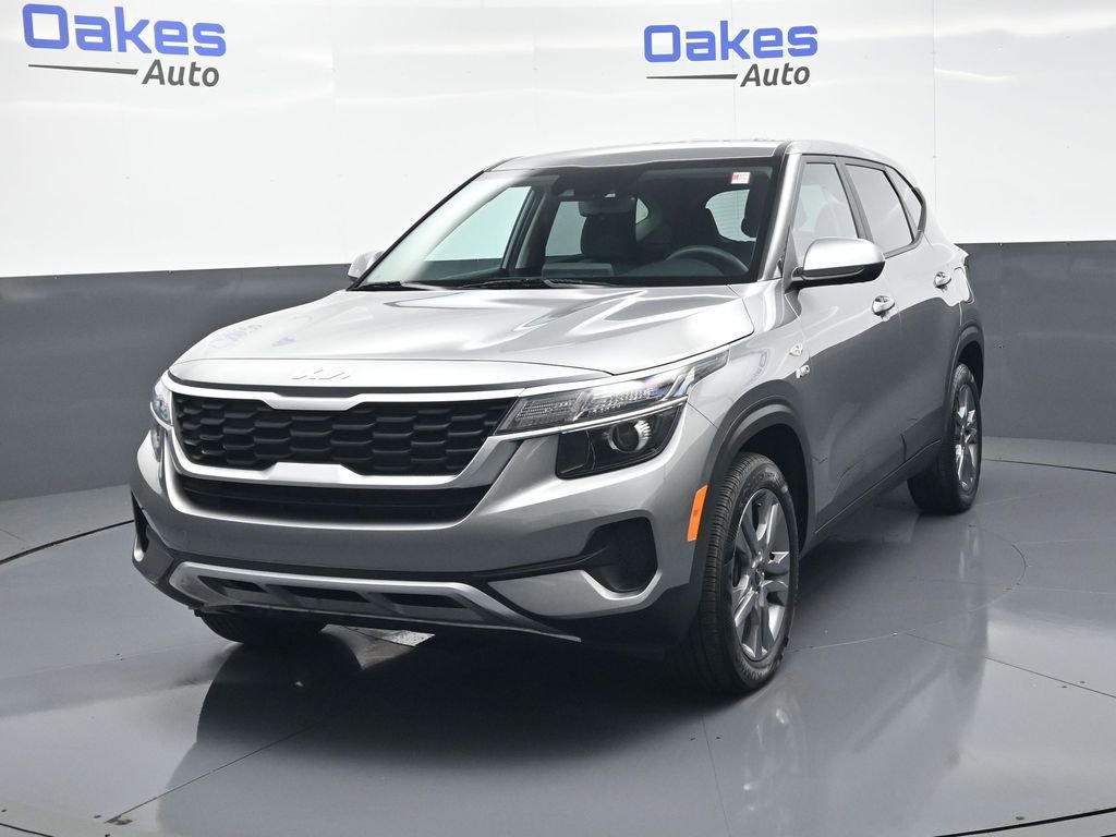 Certified 2023 Kia Seltos LX image 4