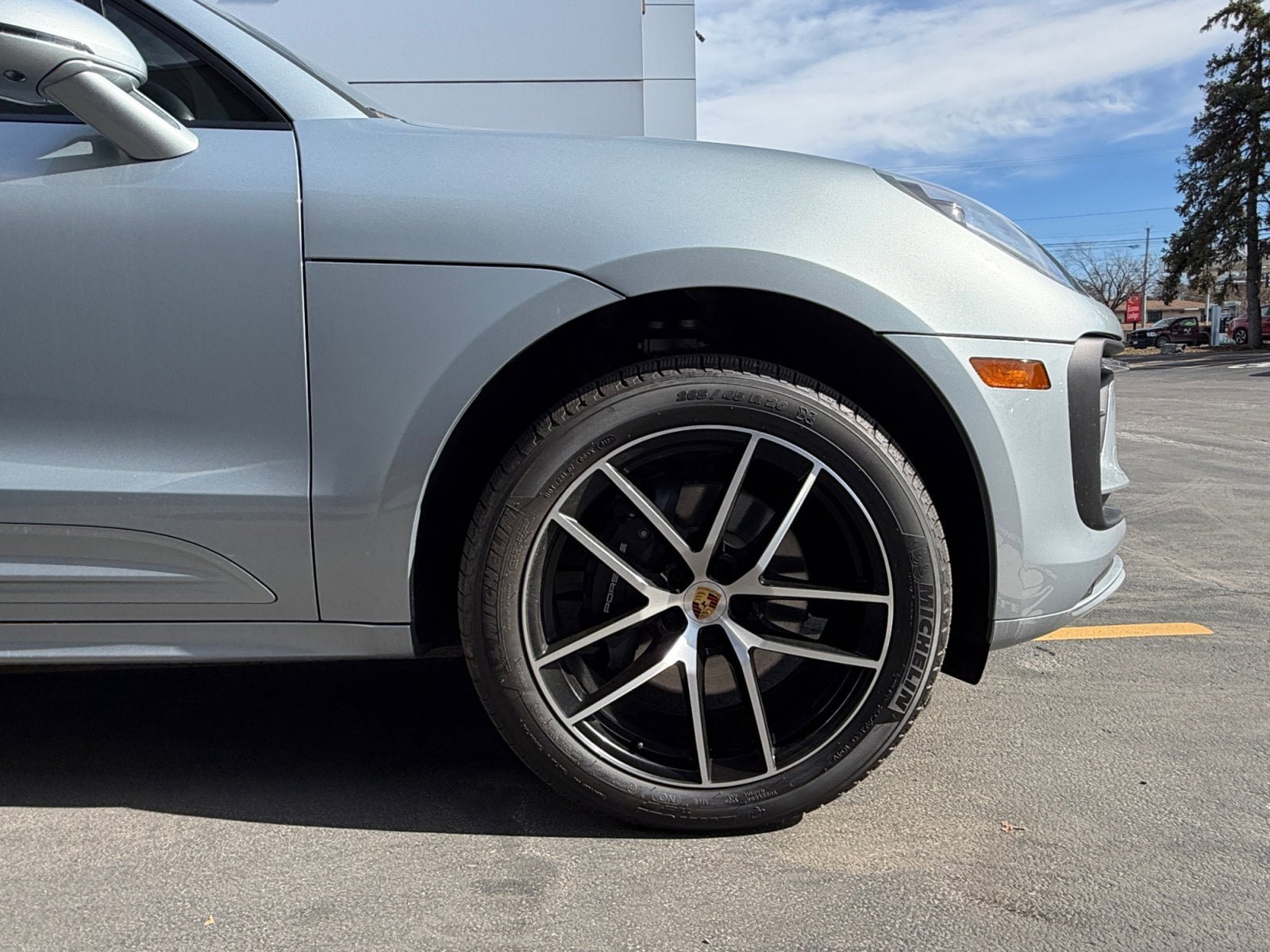 Used 2025 Porsche Macan AWD/4WD image 39