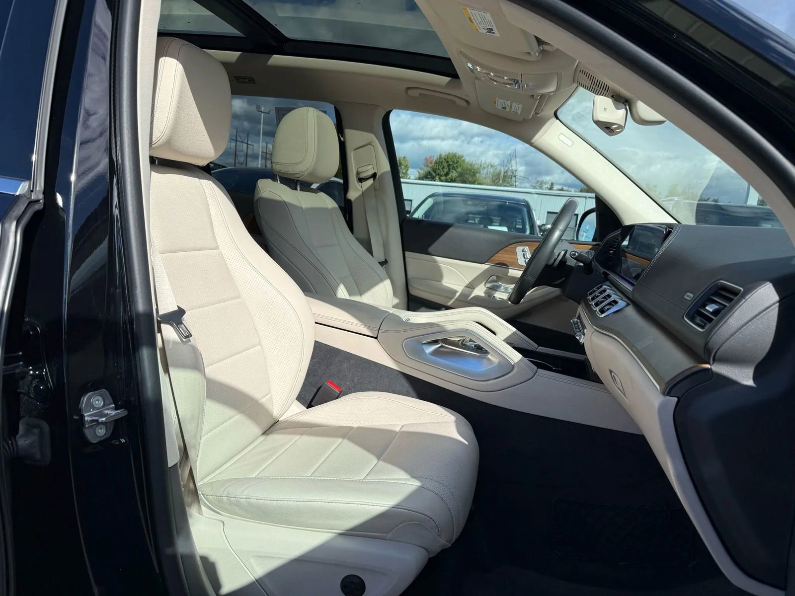 Used 2020 Mercedes-Benz GLS 450 4MATIC image 23