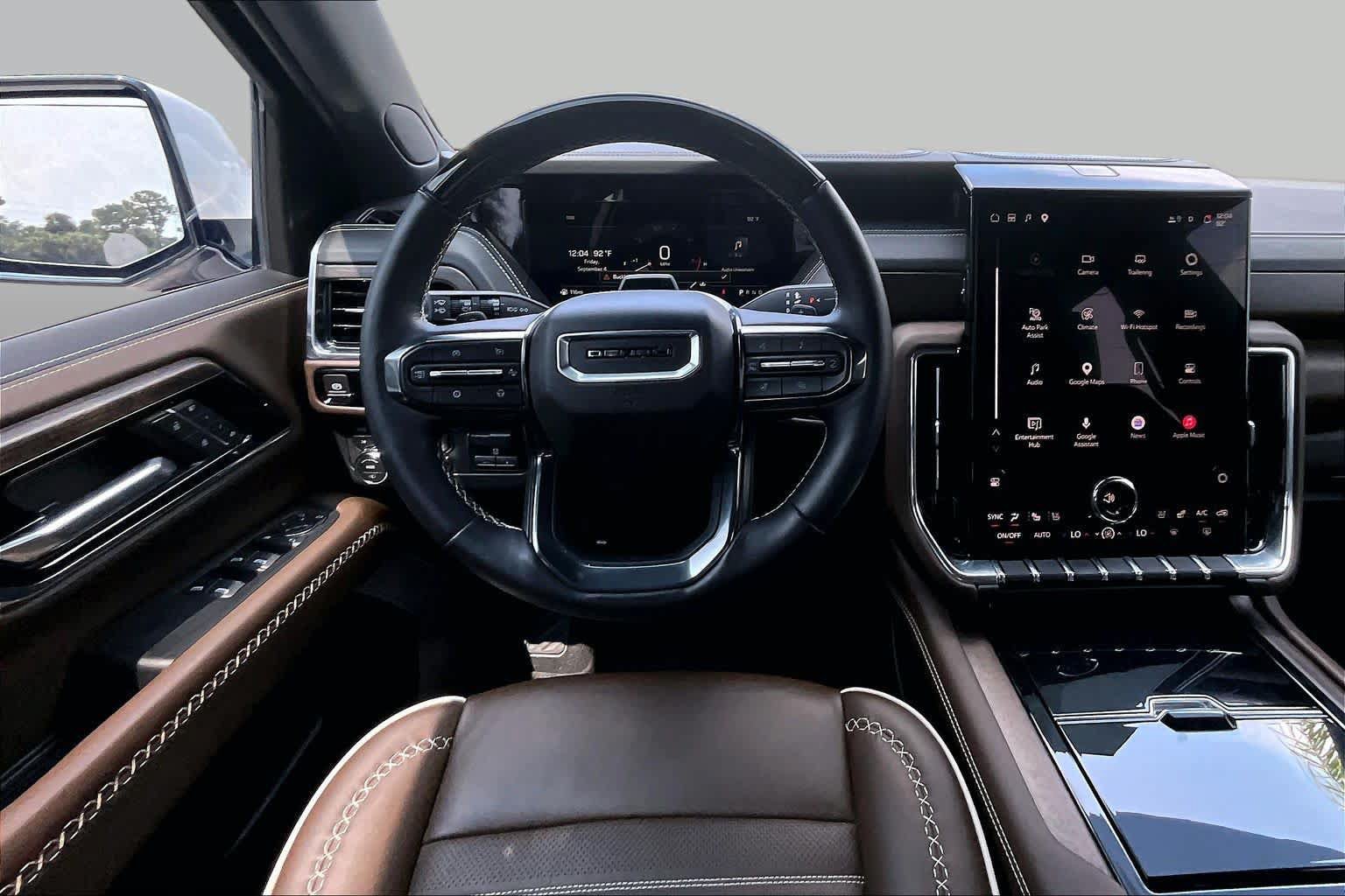 Used 2025 GMC Yukon XL Denali Ultimate AWD/4WD image 6