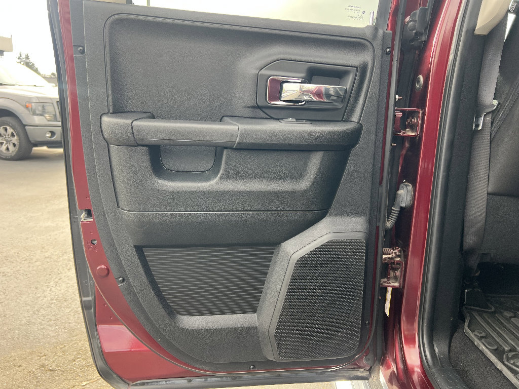 Used 2016 RAM 1500 Laramie w/ Convenience Group AWD/4WD image 32