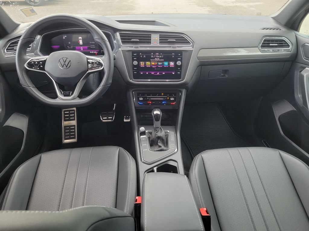 Certified 2023 Volkswagen Tiguan SE R-Line FWD image 3