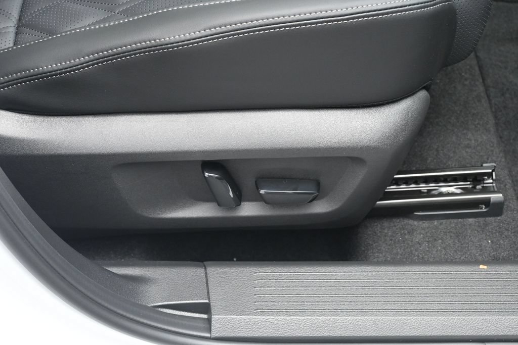 New 2026 Nissan Rogue Platinum w/ Tech Package AWD/4WD image 37