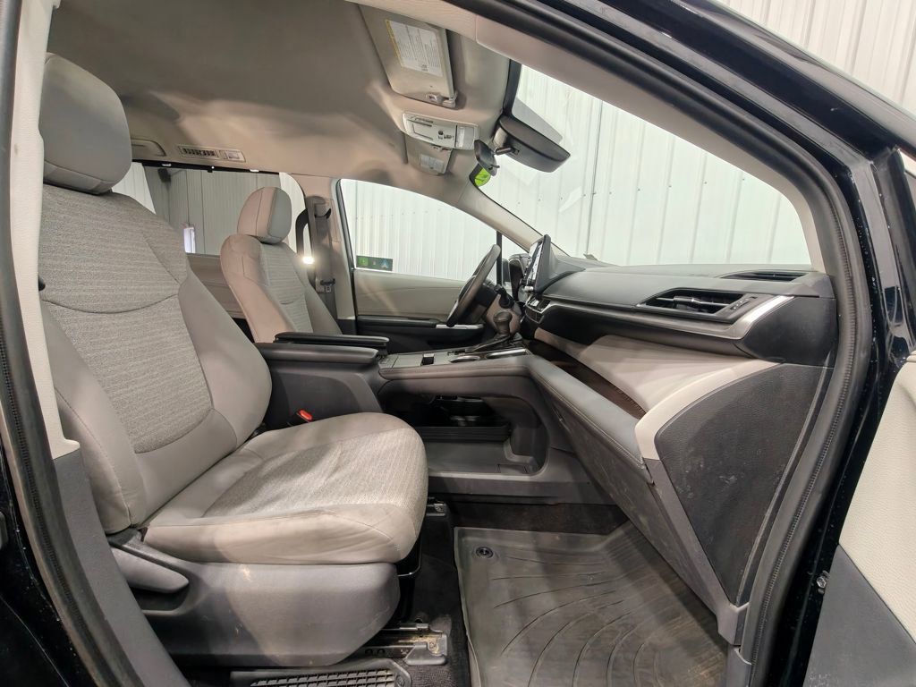 Used 2021 Toyota Sienna LE FWD image 22