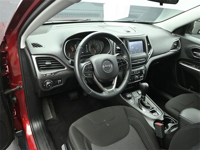 Used 2019 Jeep Cherokee Latitude w/ Cold Weather Group image 9