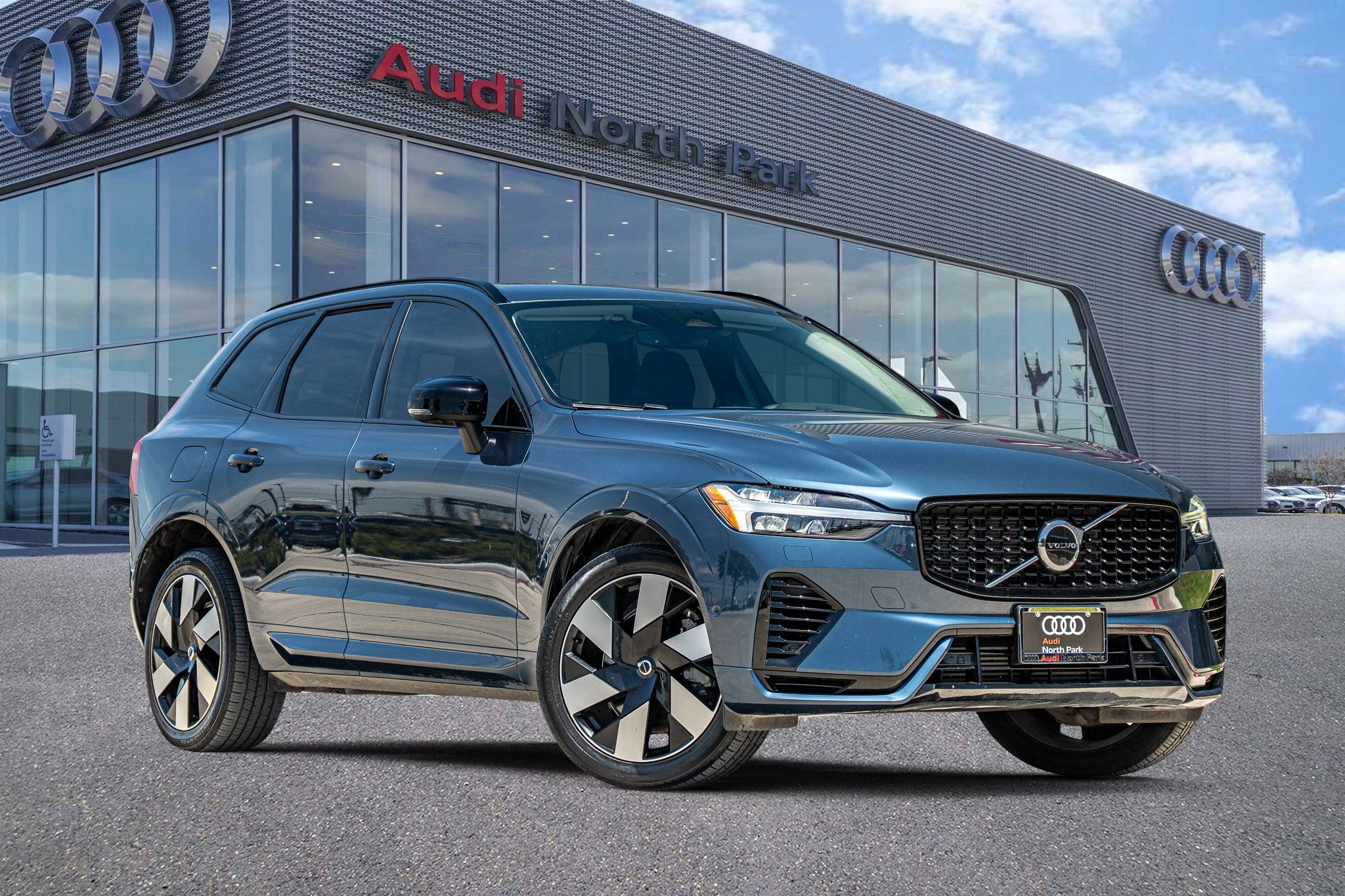 Used 2023 Volvo XC60 T8 Plus w/ Climate Package