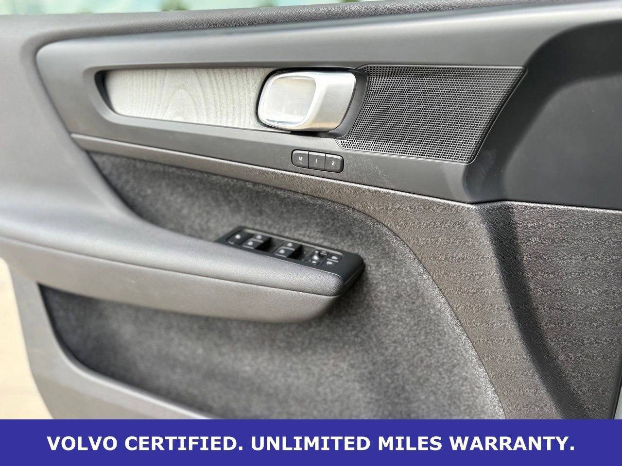 Certified 2025 Volvo XC40 B5 Plus AWD/4WD image 23
